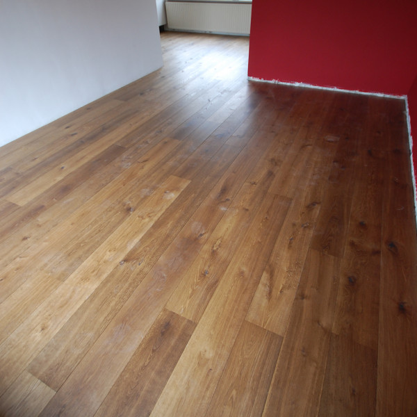 Hout donkerbruin plank woonkamer